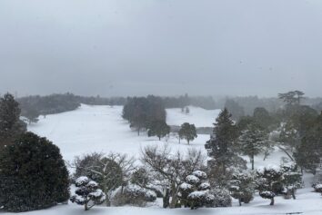 明日2/9（月）も、積雪のためクローズとさせていただきます。（2月8日15時）